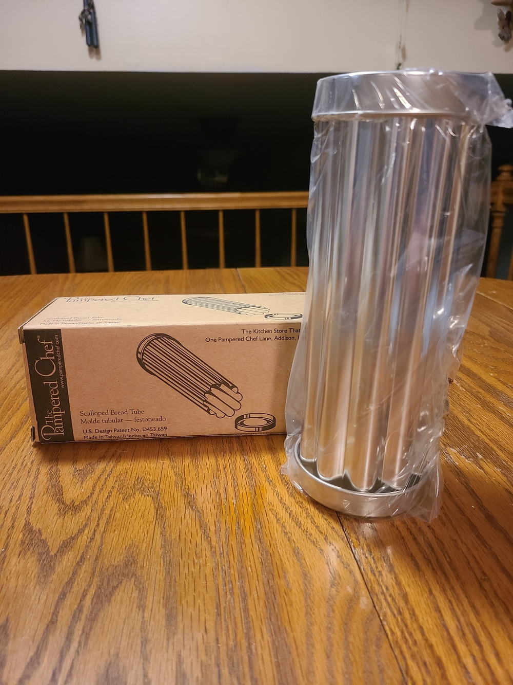 The Pampered Chef NIB Scalloped Bread Tube